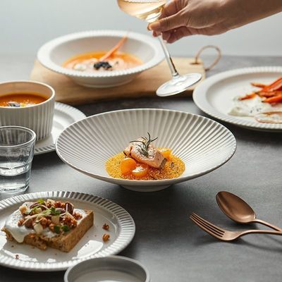 Nordic Modern Design Ceramic Tableware Set for Customized Color and Occasion Presents