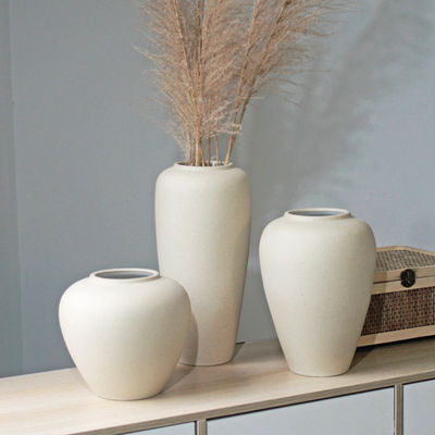 Home Decoration Pieces Ceramic Vase with Modern Art Deco Design and Customized Color