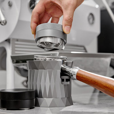 Four Blades Stainless Steel Powder Hammer Press for Barista in Cafe Wood Material 58mm