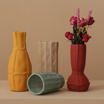 Small Porcelain Shell Vase Nordic Style Design for Gifts Stores and Commercial Buyers