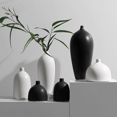 Add a Touch of Sophistication to Your Home with this Ceramic Vase in Black and White