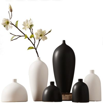 Add a Touch of Sophistication to Your Home with this Ceramic Vase in Black and White