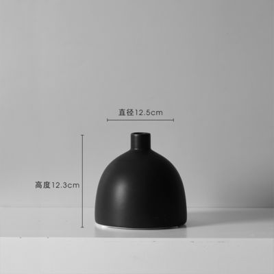 Add a Touch of Sophistication to Your Home with this Ceramic Vase in Black and White
