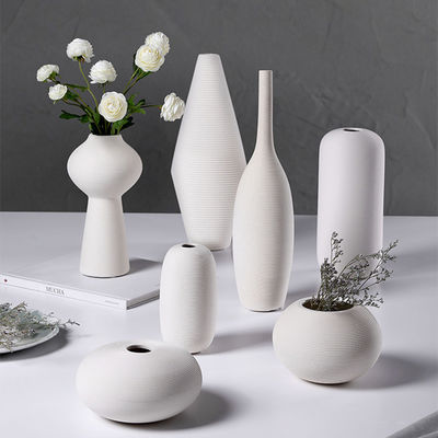 Modern Handcrafted Dry Flower Arrangement Vase in White Ceramic for Tabletop Decoration