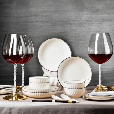 Dinnerware Sets in Contemporary Design Style Ceramic White Porcelain with Black Rim