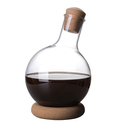 Classic Design Style Red Wine Decanter with Quick Pour Spout Made of Borosilicate Glass