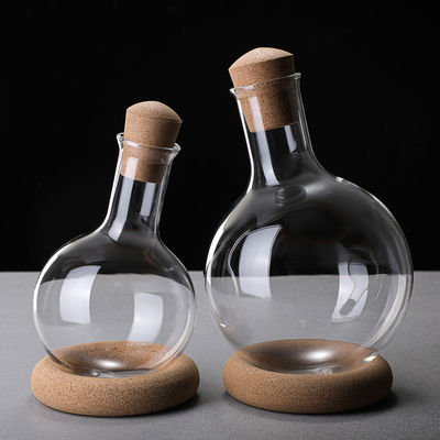 Classic Design Style Red Wine Decanter with Quick Pour Spout Made of Borosilicate Glass