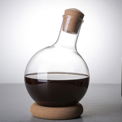 Classic Design Style Red Wine Decanter with Quick Pour Spout Made of Borosilicate Glass