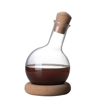 Classic Design Style Red Wine Decanter with Quick Pour Spout Made of Borosilicate Glass