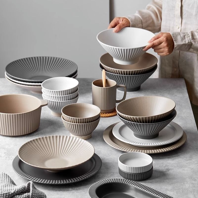 Nordic Modern Design Ceramic Tableware Set for Customized Color and Occasion Presents