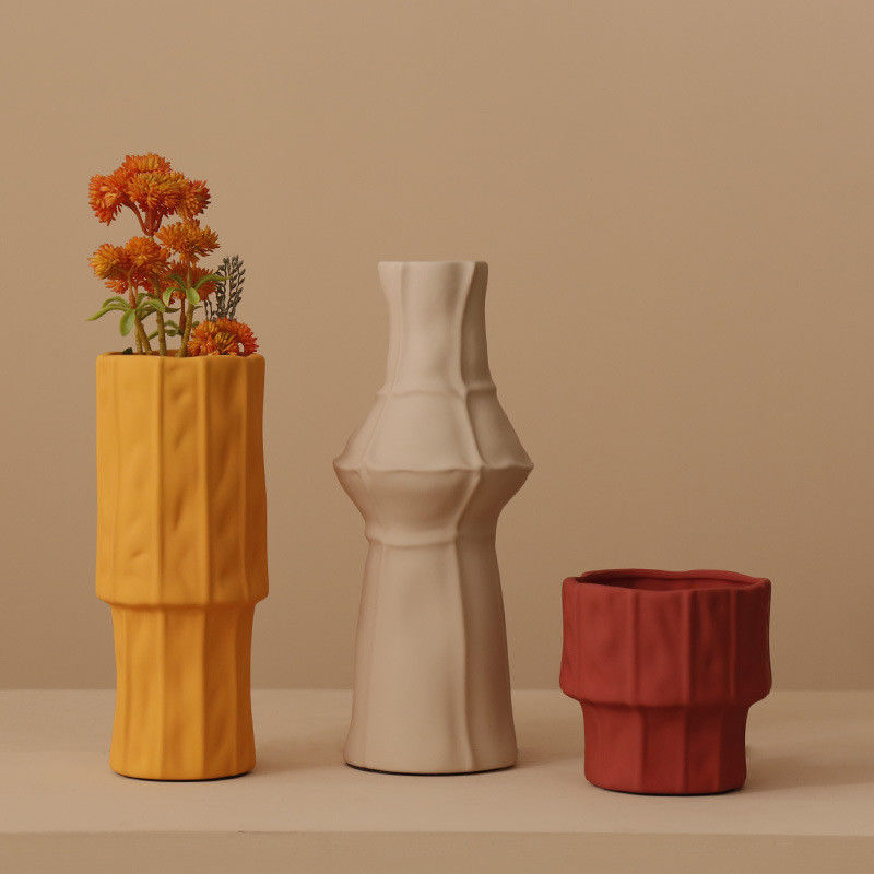 Small Porcelain Shell Vase Nordic Style Design for Gifts Stores and Commercial Buyers