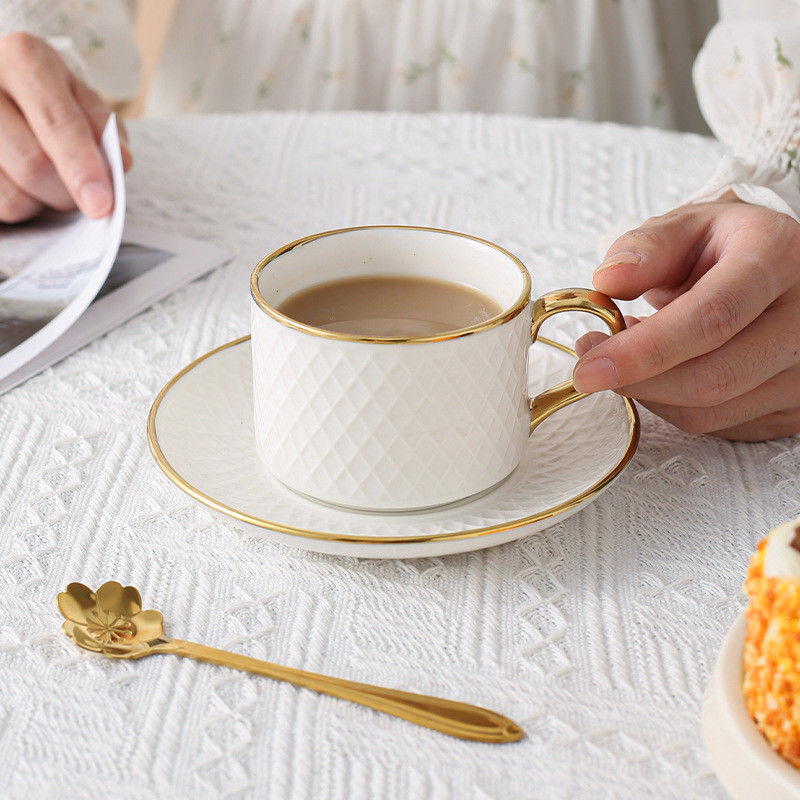 Customized Color Nordic Modern White Ceramic Cup and Saucer Set Bone Tea Cups Saucers