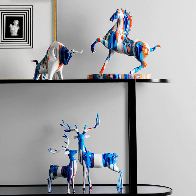 Vintage Galloping Horse Resin Sculpture in Camouflage Design for Desktop Wall Decor Bamboo Material