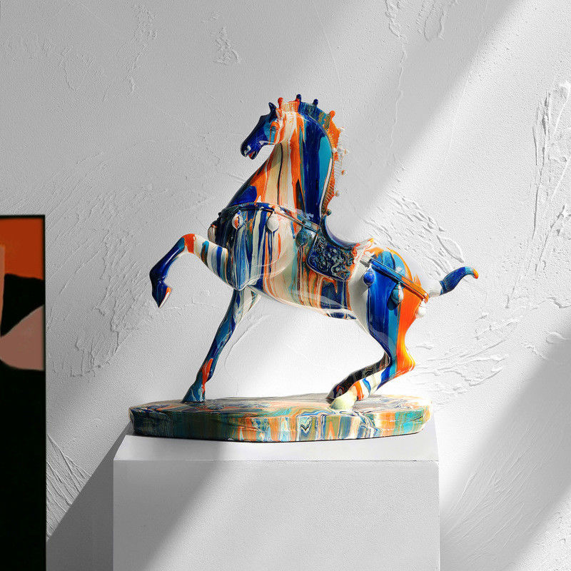 Customized Size Camouflage Design Resin Horse Sculpture for Congratulatory Occasions