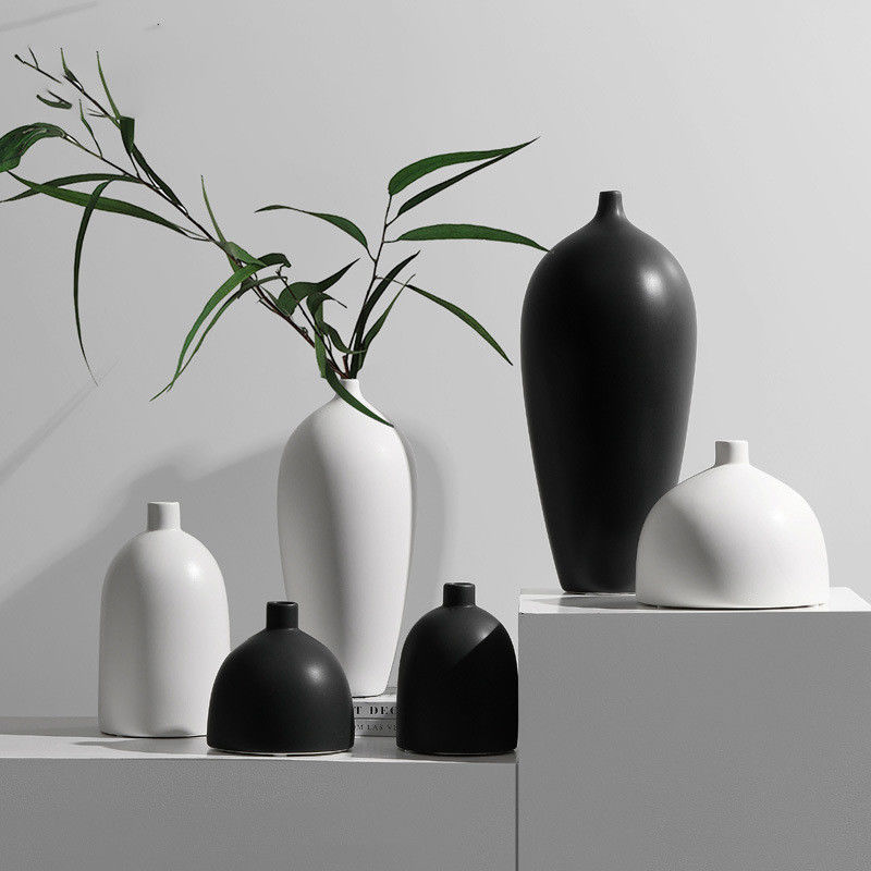 Add a Touch of Sophistication to Your Home with this Ceramic Vase in Black and White