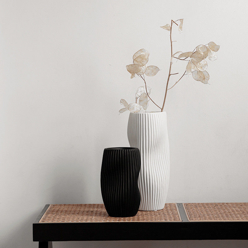 Mother's Day Occasion Modern Chic Italian Ceramic and Porcelain Vase for Indoor Decoration