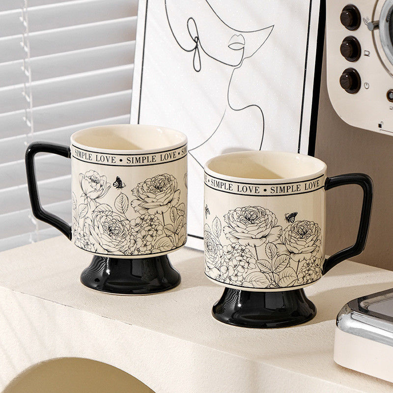 Upgrade Your Party Experience with this 430ml Capacity Retro Style Milk Mug and Spoon